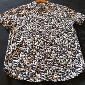 Men’s button up short sleeve shirt
